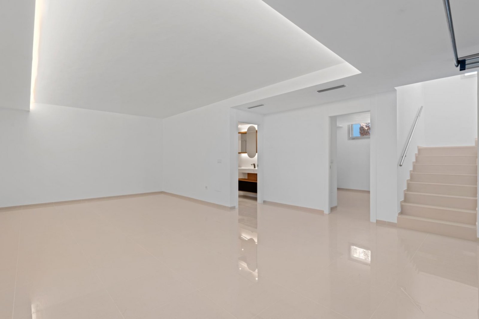 Hochwertige Villa mit Pool und Seeblick