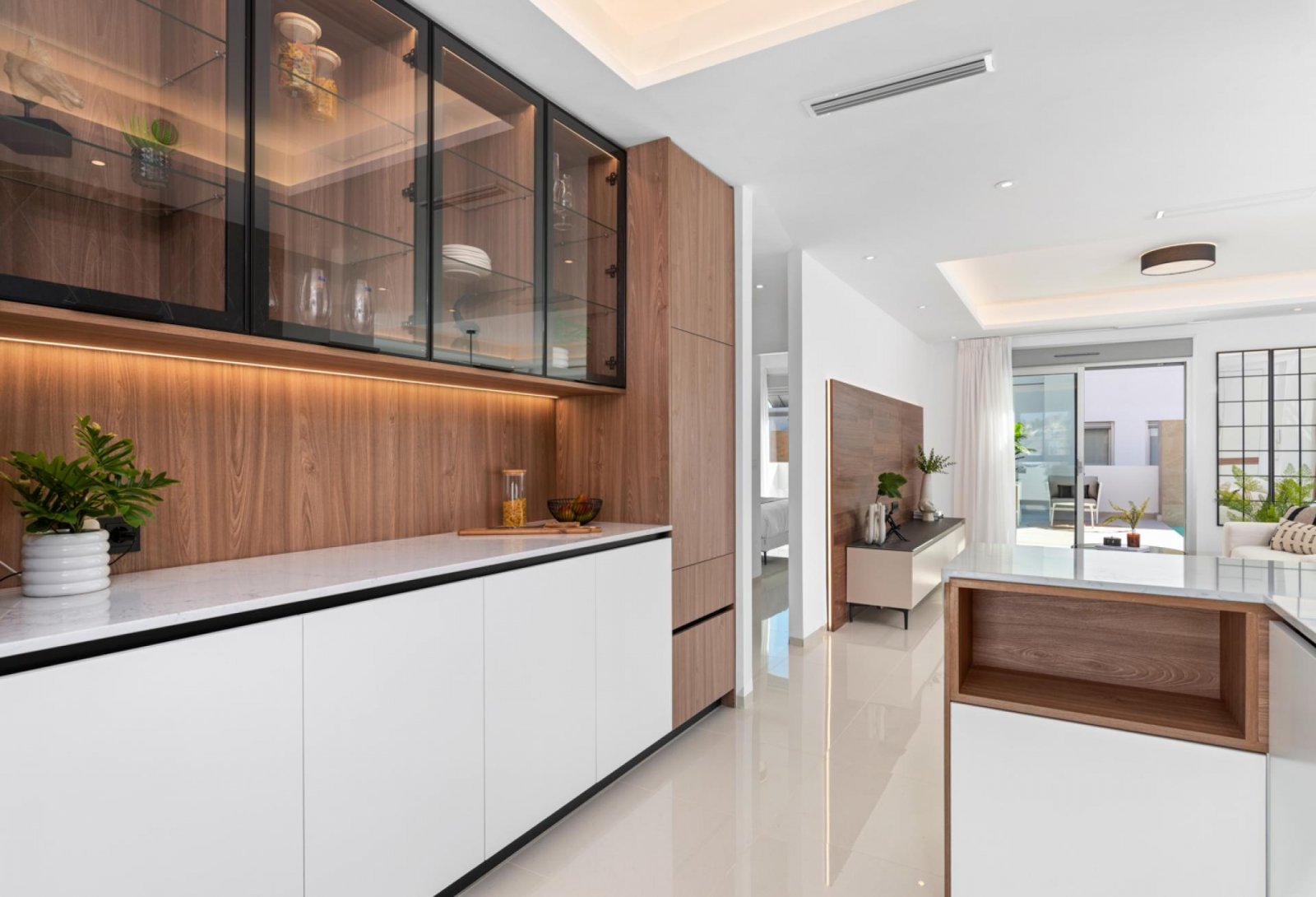 Hochwertige Villa mit Pool und Seeblick