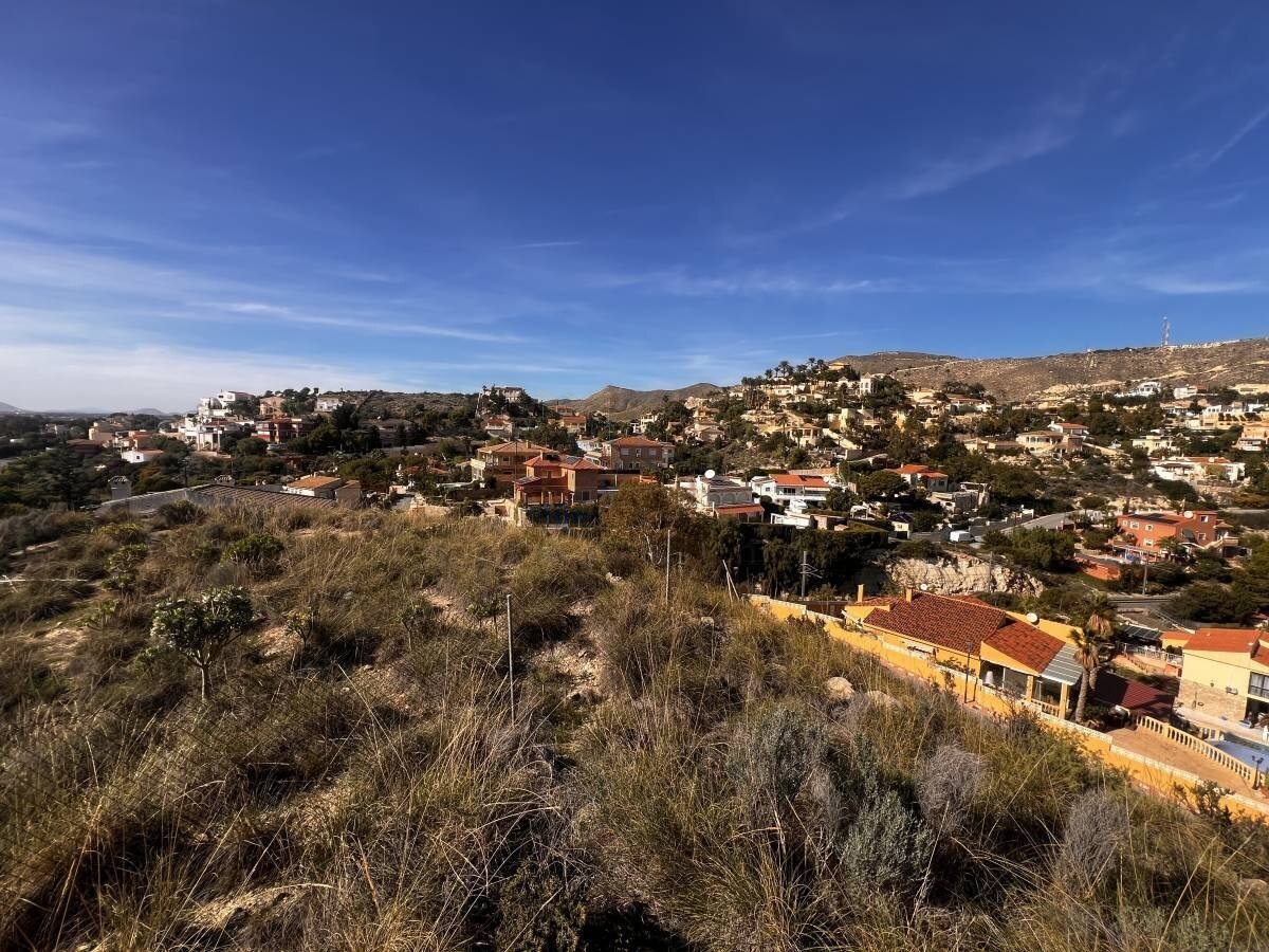 Exklusives Baugrundstück mit Blick auf Küste und Meer