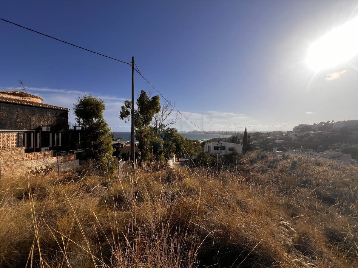 Exklusives Baugrundstück mit Blick auf Küste und Meer
