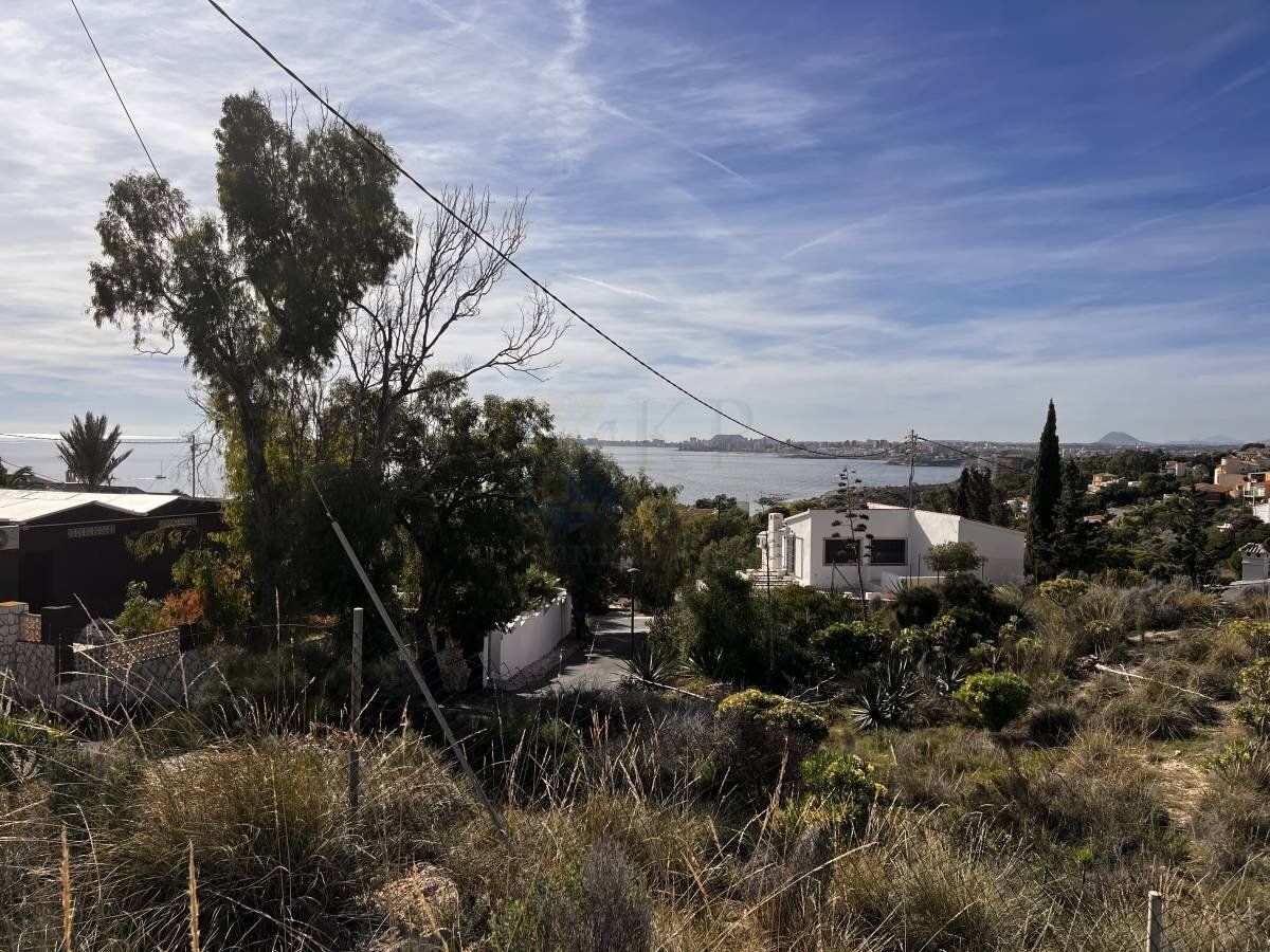 Exklusives Baugrundstück mit Blick auf Küste und Meer