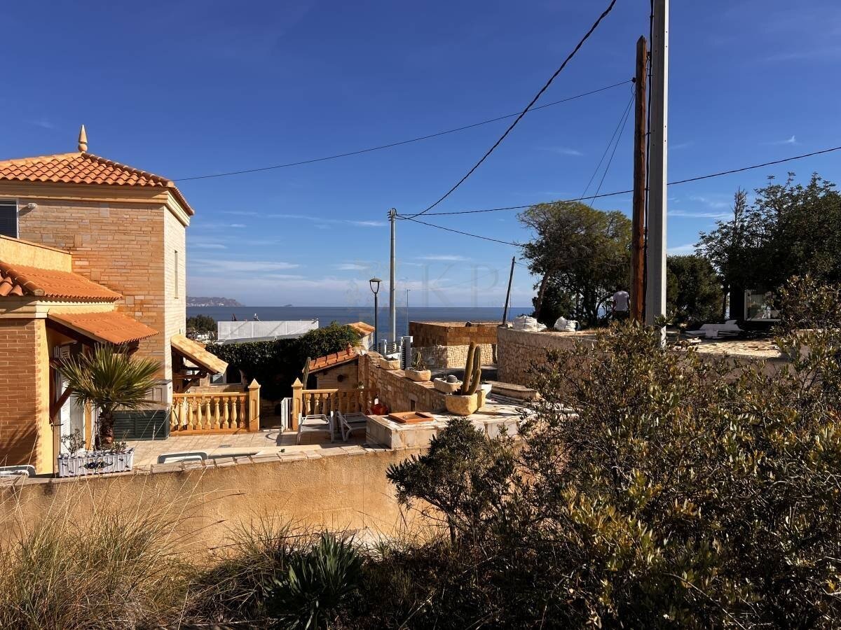 Exklusives Baugrundstück mit Blick auf Küste und Meer