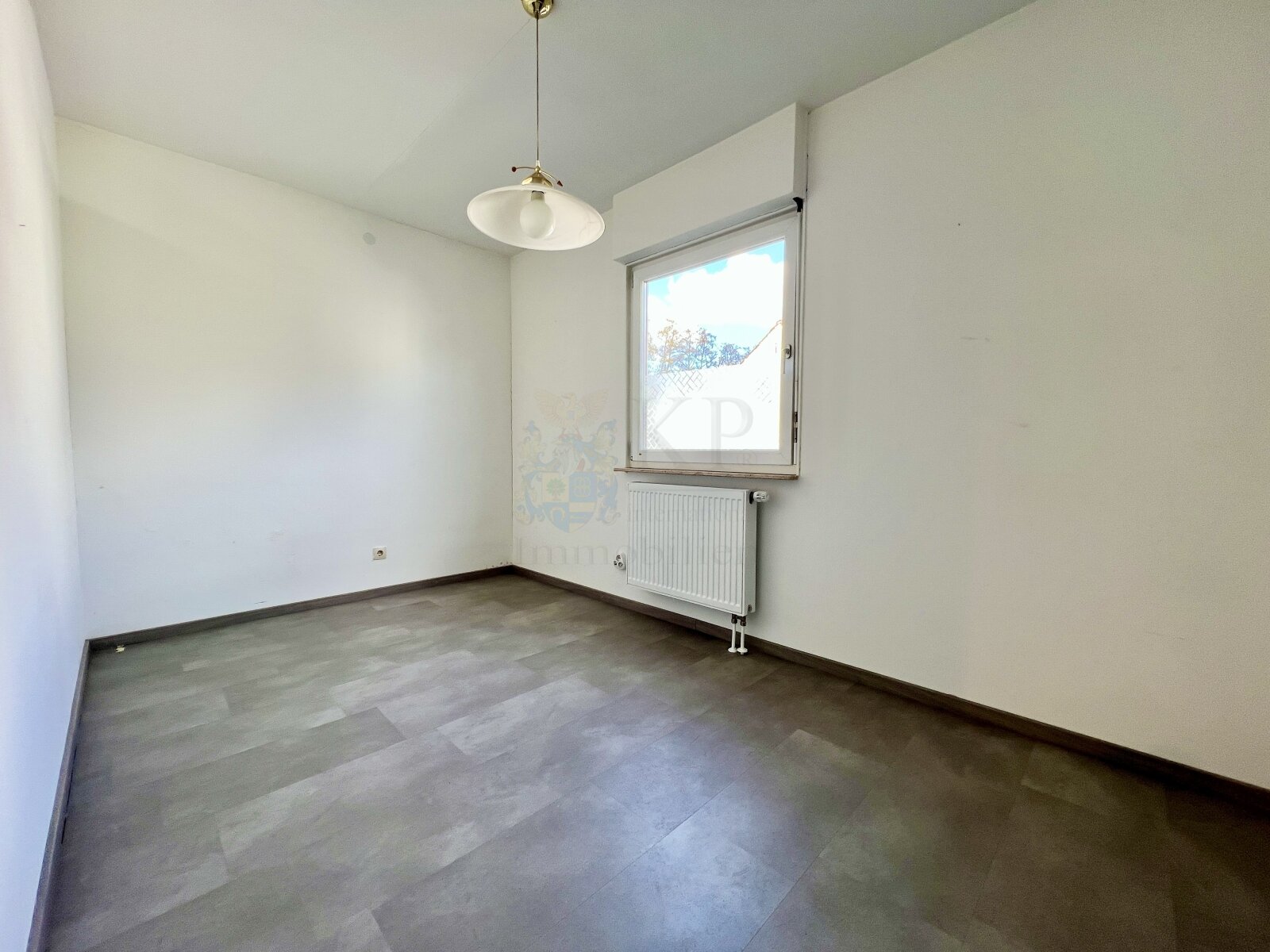 HOFHEIM: RENOVATED DETACHED HOUSE WITH 6 BEDROOMS, 2 BATHROOMS, 2 KITCHENS, GARAGE AND CARPORT