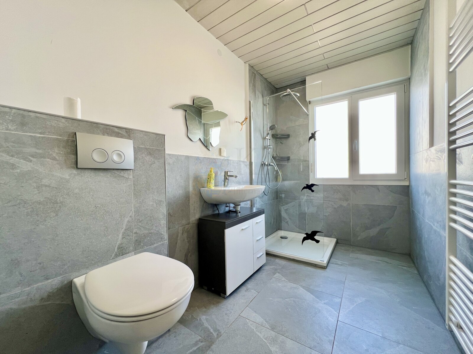 HOFHEIM: RENOVATED DETACHED HOUSE WITH 6 BEDROOMS, 2 BATHROOMS, 2 KITCHENS, GARAGE AND CARPORT