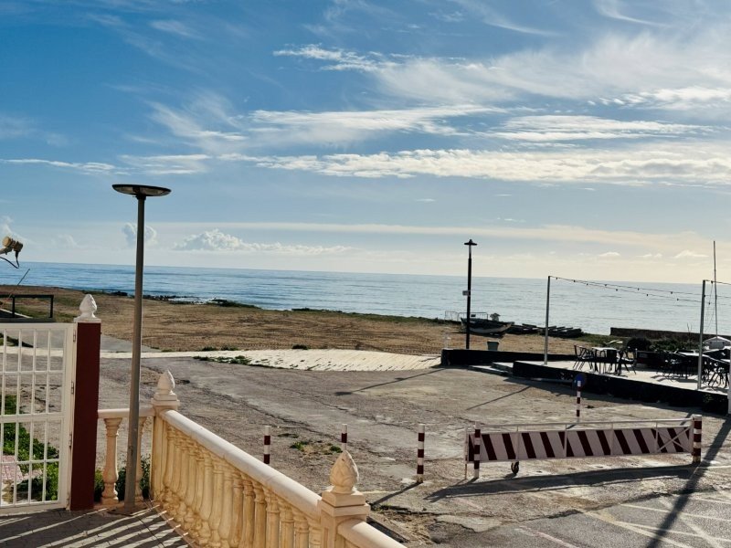 Strandnahe Wohnung mit Meerblick & Terrasse