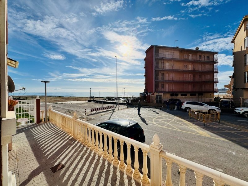 Strandnahe Wohnung mit Meerblick & Terrasse