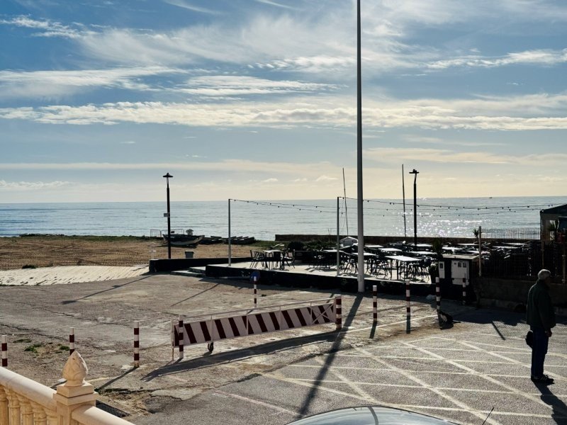 Strandnahe Wohnung mit Meerblick & Terrasse