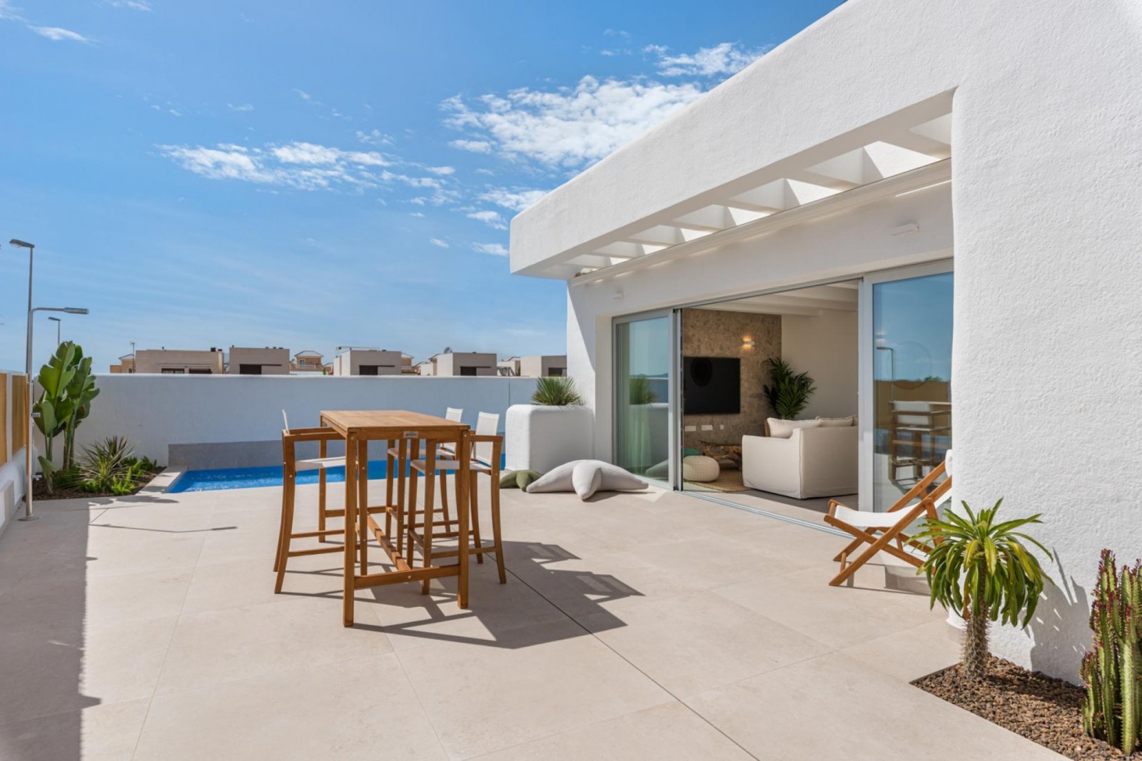 <p>Villa provided with 3 Bedrooms and 2 Bathrooms, private swimming pool and parking space on own plot. </p><p>The residence consists of 11 detache...