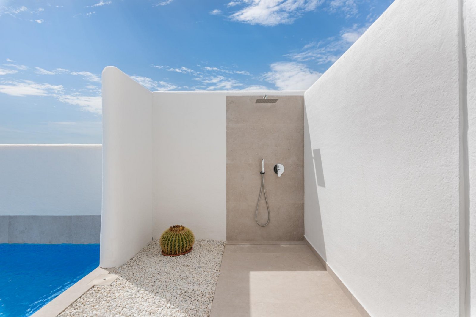 <p>Villa provided with 3 Bedrooms and 2 Bathrooms, private swimming pool and parking space on own plot. </p><p>The residence consists of 11 detache...