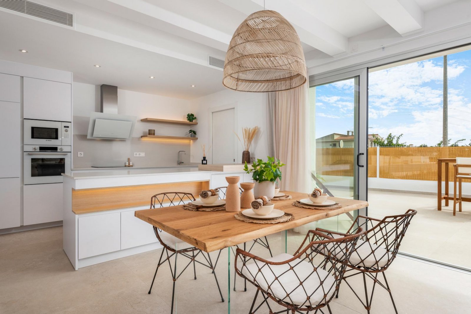 <p>Villa provided with 3 Bedrooms and 2 Bathrooms, private swimming pool and parking space on own plot. </p><p>The residence consists of 11 detache...