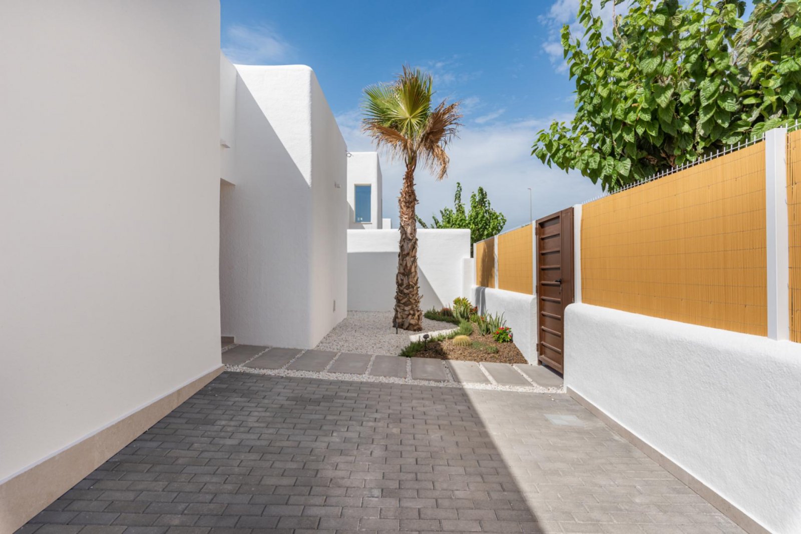 <p>Villa provided with 3 Bedrooms and 2 Bathrooms, private swimming pool and parking space on own plot. </p><p>The residence consists of 11 detache...