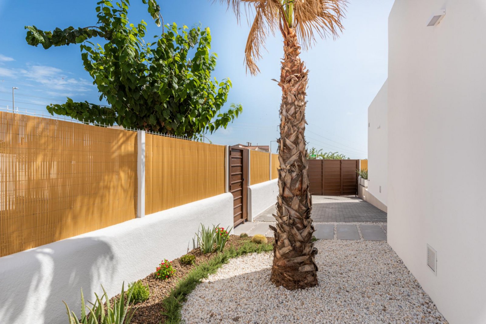 <p>Villa provided with 3 Bedrooms and 2 Bathrooms, private swimming pool and parking space on own plot. </p><p>The residence consists of 11 detache...