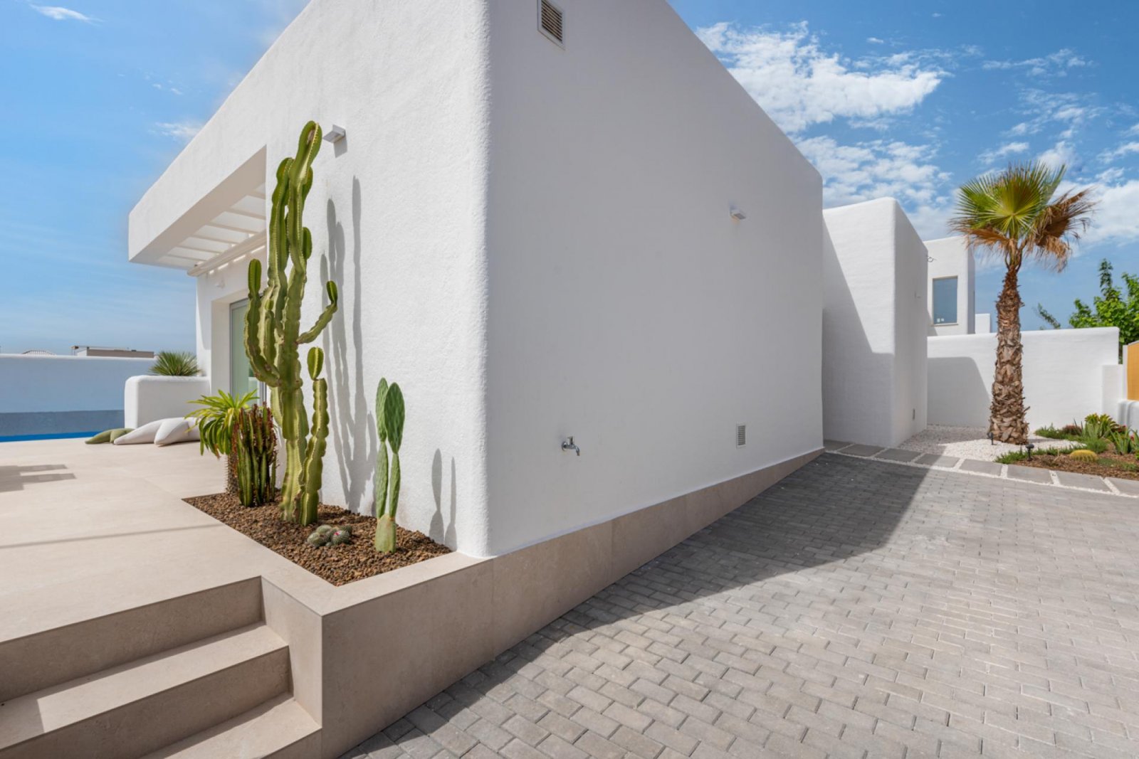<p>Villa provided with 3 Bedrooms and 2 Bathrooms, private swimming pool and parking space on own plot. </p><p>The residence consists of 11 detache...