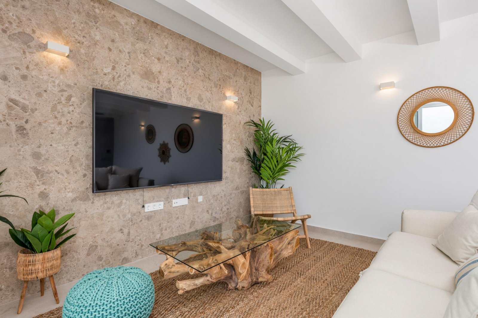 <p>Villa provided with 3 Bedrooms and 2 Bathrooms, private swimming pool and parking space on own plot. </p><p>The residence consists of 11 detache...