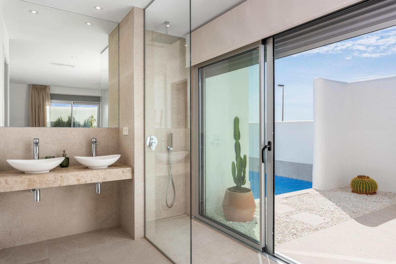 <p>Villa provided with 3 Bedrooms and 2 Bathrooms, private swimming pool and parking space on own plot. </p><p>The residence consists of 11 detache...