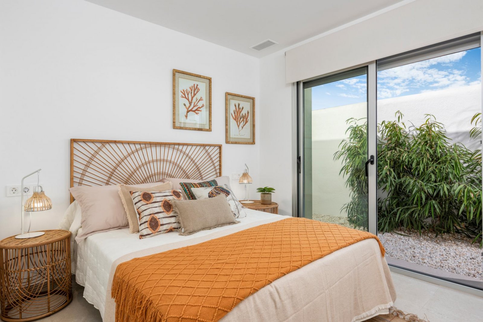 <p>Villa provided with 3 Bedrooms and 2 Bathrooms, private swimming pool and parking space on own plot. </p><p>The residence consists of 11 detache...