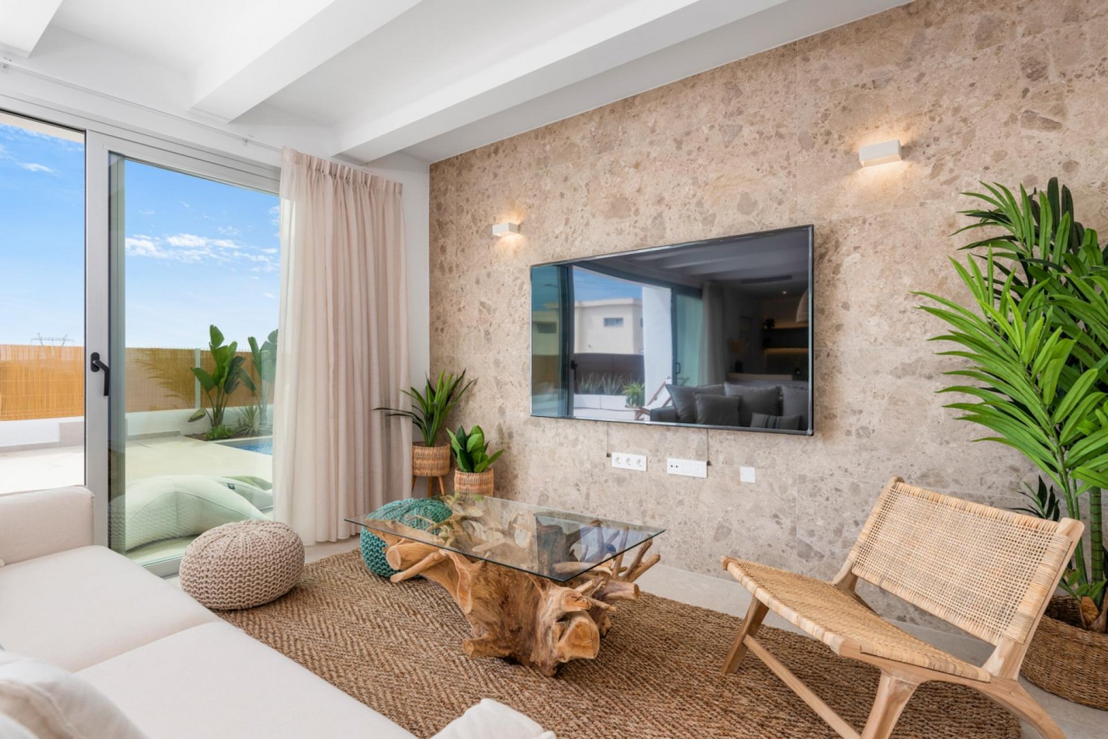 <p>Villa provided with 3 Bedrooms and 2 Bathrooms, private swimming pool and parking space on own plot. </p><p>The residence consists of 11 detache...