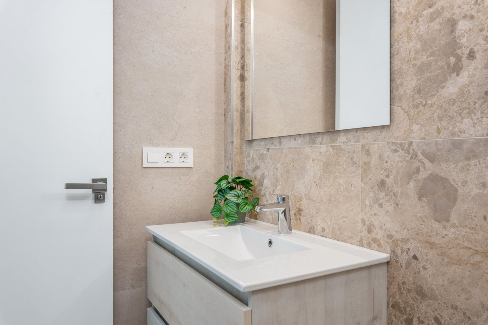 <p>Villa provided with 3 Bedrooms and 2 Bathrooms, private swimming pool and parking space on own plot. </p><p>The residence consists of 11 detache...