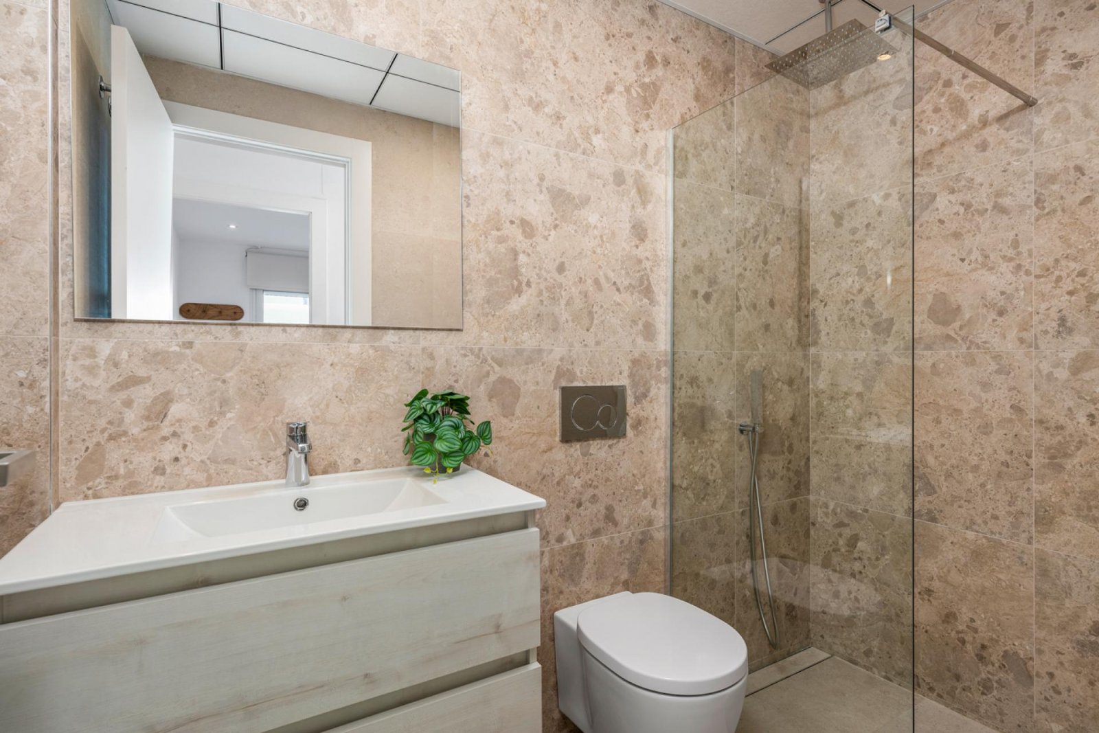 <p>Villa provided with 3 Bedrooms and 2 Bathrooms, private swimming pool and parking space on own plot. </p><p>The residence consists of 11 detache...