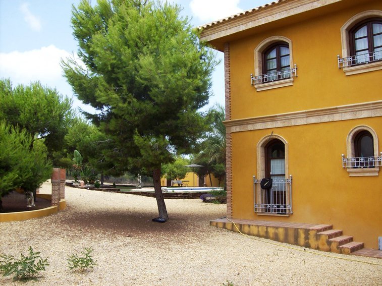   <br />	 This Luxurious, Rustic &amp; Highly Private, Four Bedroom Country Villa in Lo Pepin is located in the area of Ciudad Quesada. Amenities s...