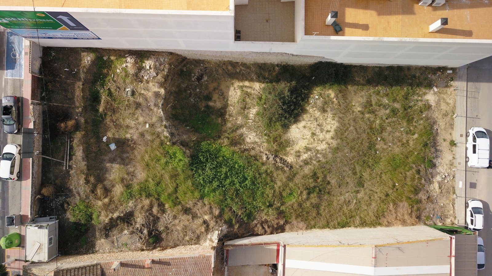   <br />	 This South &amp; North Facing 1.135m2 Plot of Land in Benijofar is located on one of the main high streets through this prolific, bustlin...