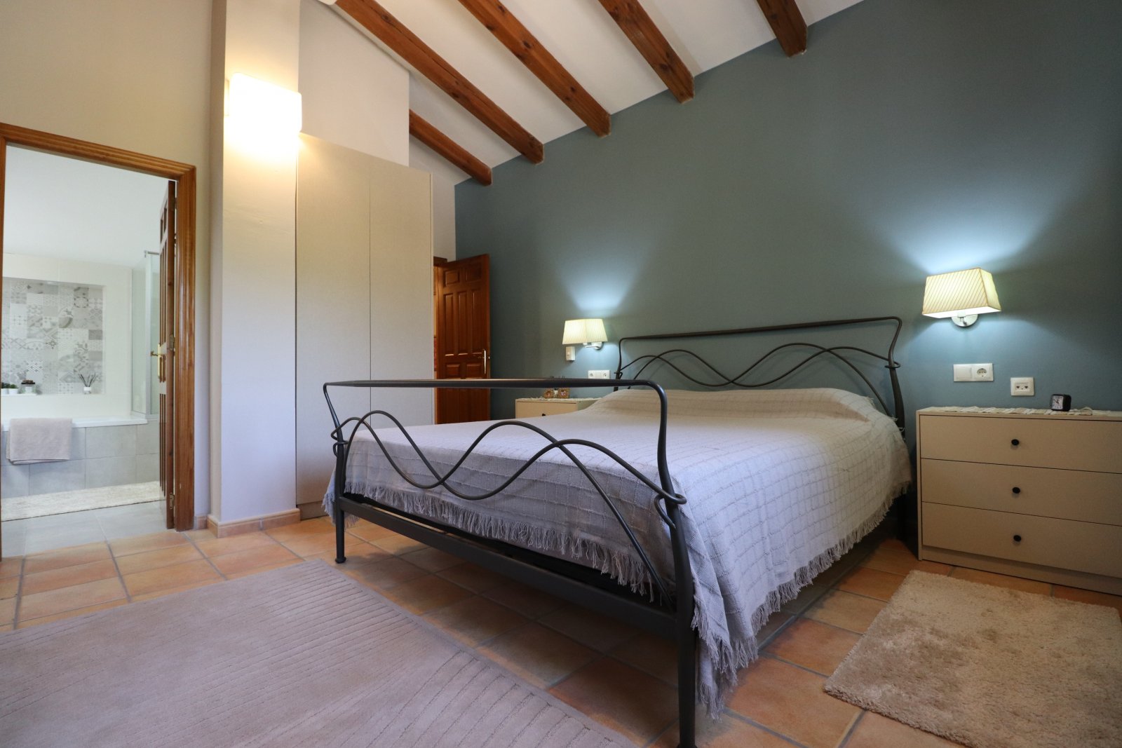   <br />	       This Stunning, Architecturally Designed, Seven Bedroom Country Property in Catral is located in the tranquil Farming Community of t...