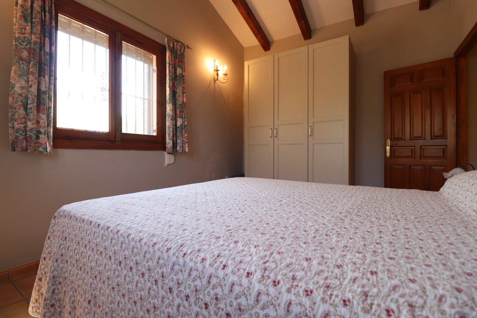   <br />	       This Stunning, Architecturally Designed, Seven Bedroom Country Property in Catral is located in the tranquil Farming Community of t...
