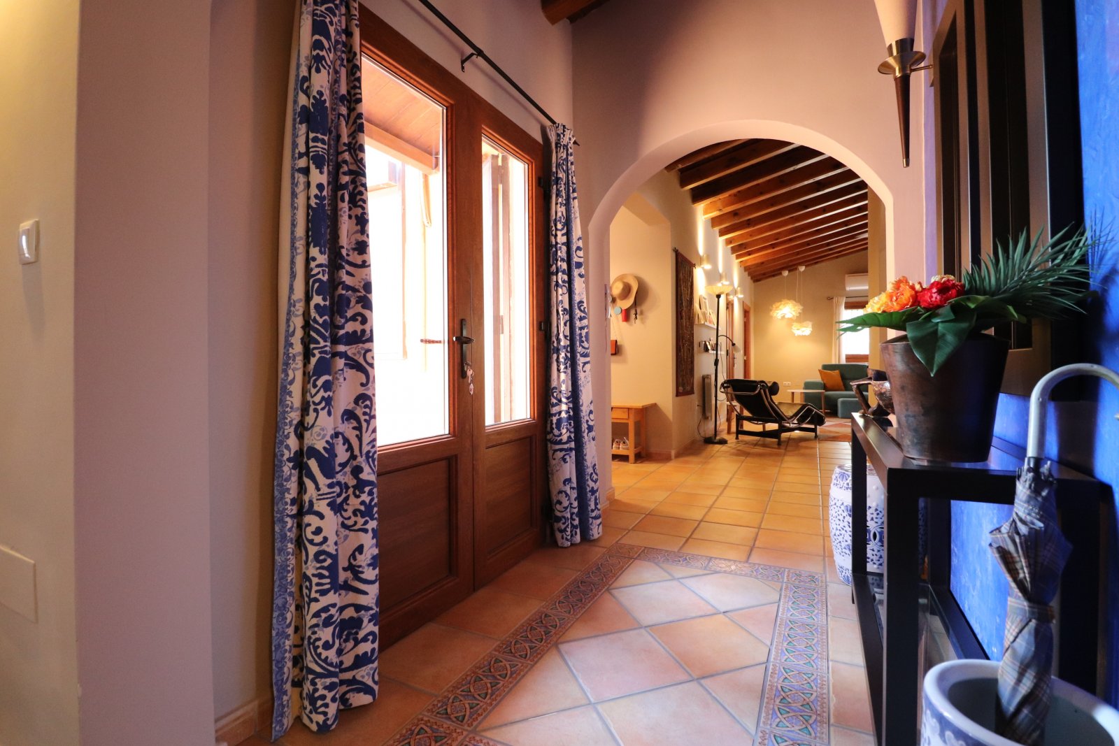   <br />	       This Stunning, Architecturally Designed, Seven Bedroom Country Property in Catral is located in the tranquil Farming Community of t...