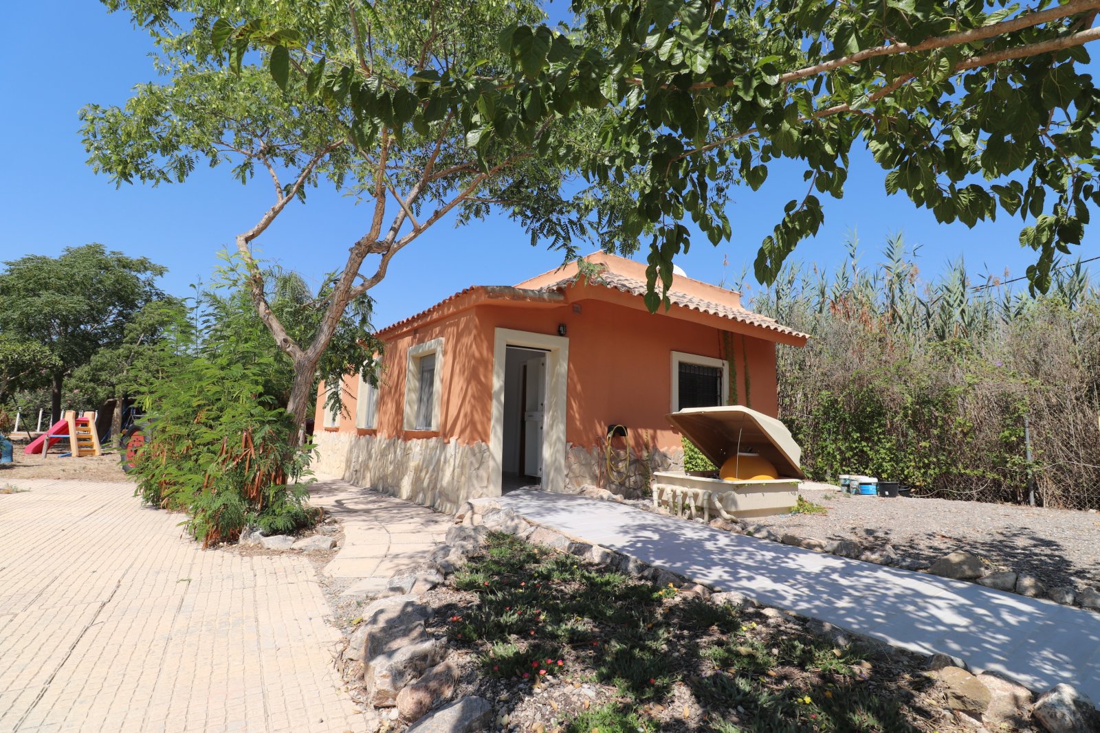  <br />	       This Stunning, Architecturally Designed, Seven Bedroom Country Property in Catral is located in the tranquil Farming Community of t...