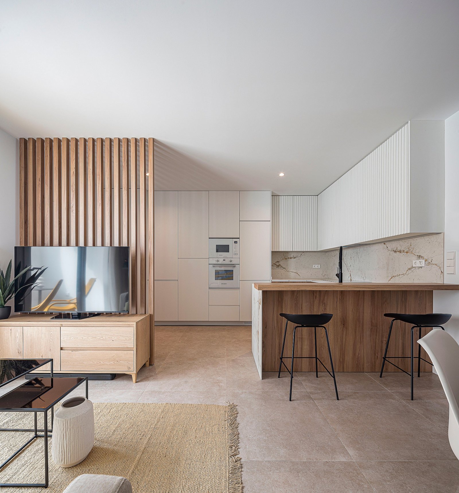 <p>Apartment with terrace provided with 2 Bedrooms and 2 Bathrooms, communal swimming pool and parking spot. </p>