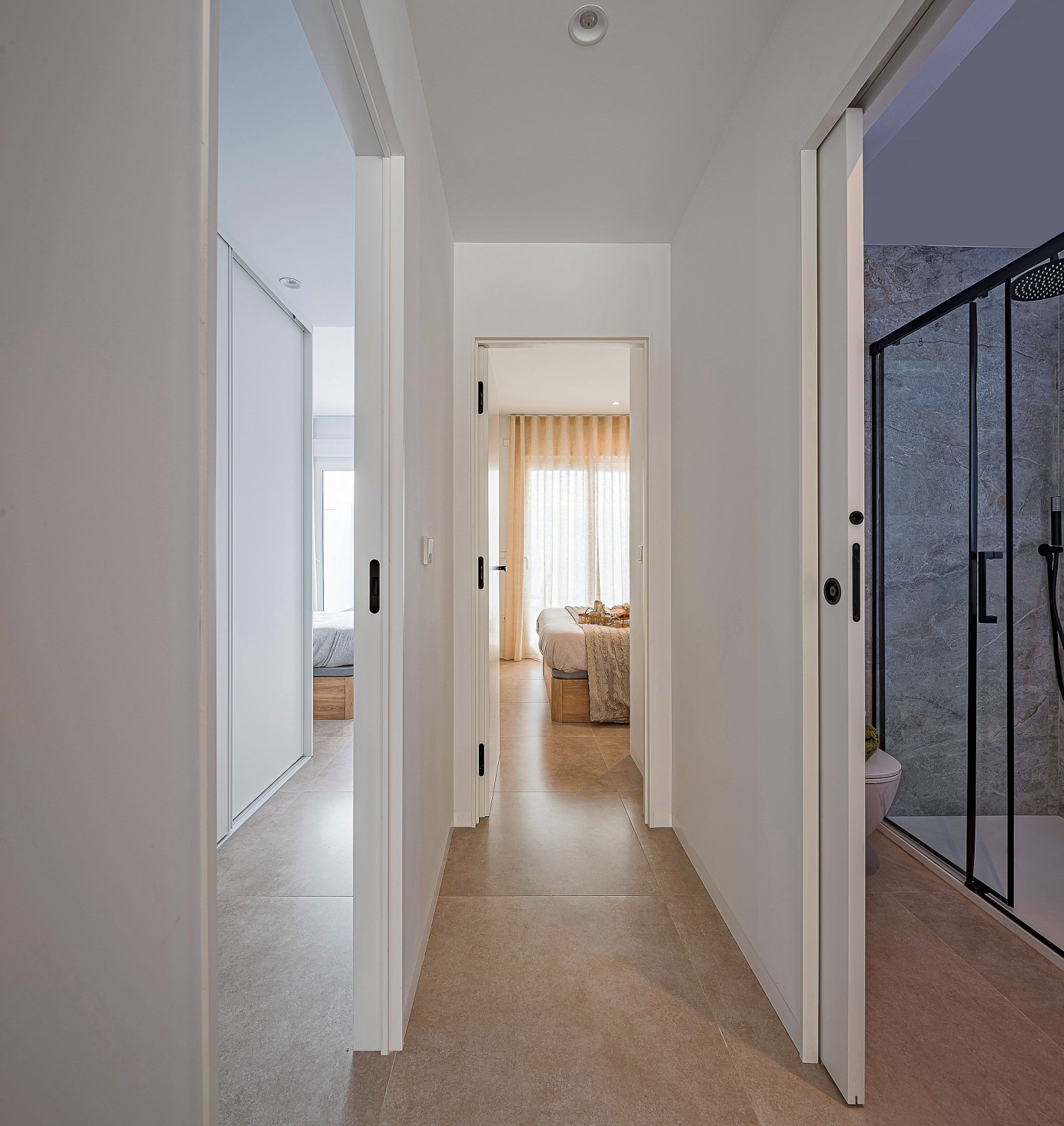 <p>Apartment with terrace provided with 2 Bedrooms and 2 Bathrooms, communal swimming pool and parking spot. </p>