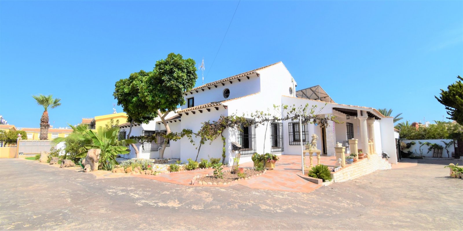 Orihuela Costa:   This South Facing, Absolutely Stunning, Four Bedroom, Detached Villa in Villamartin, is located just a couple of minutes drive from the Villamart... 