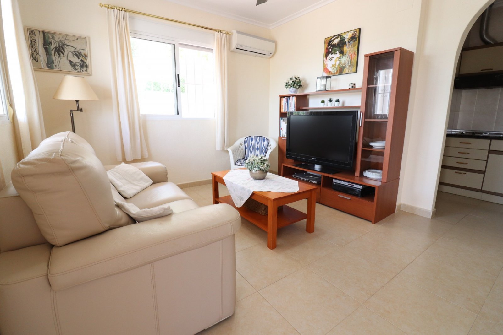   This Imposing 216m2, Three Bedroom, Detached Villa in Lomas de La Juliana is located in a very sought after residential area, with a tennis club ...