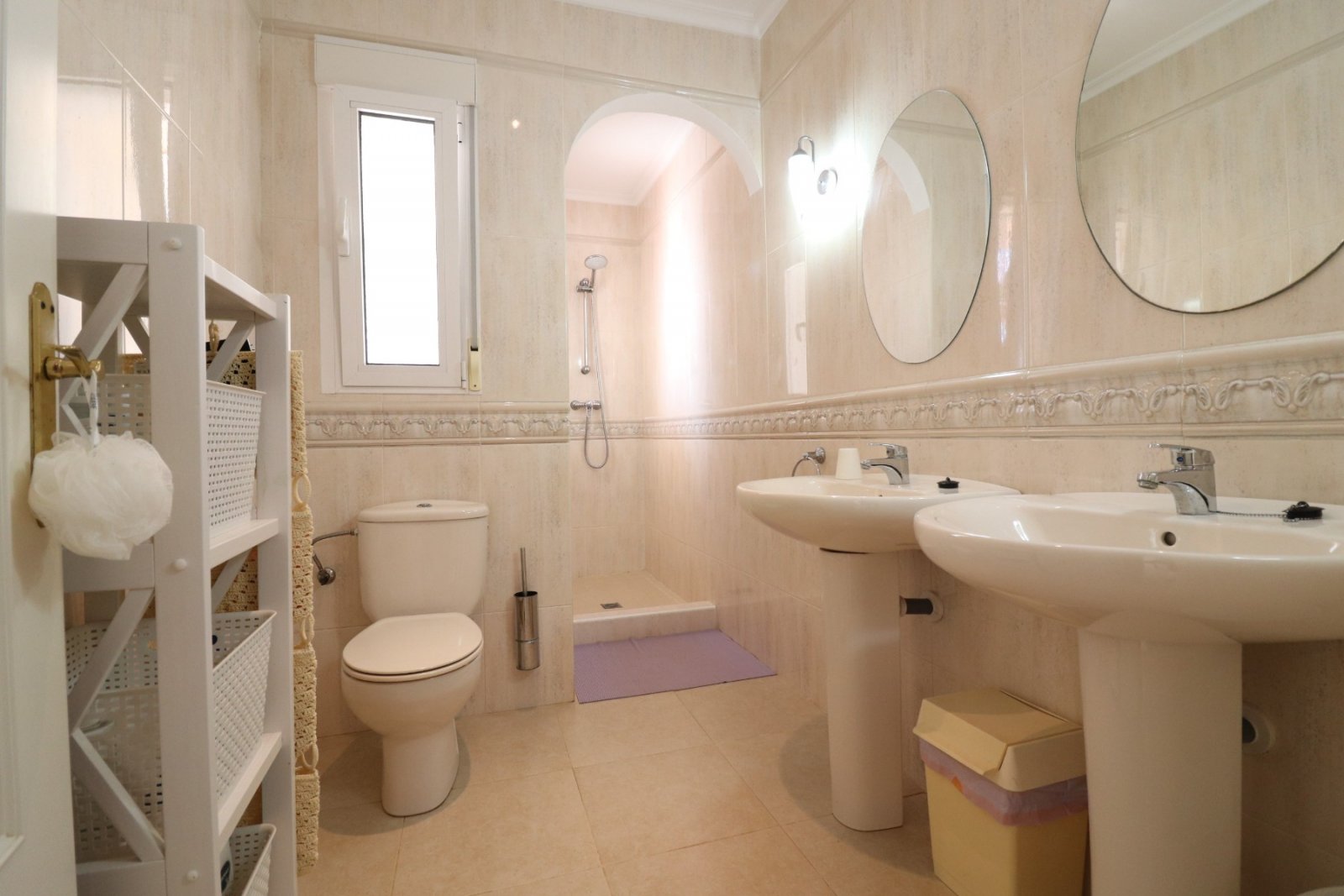   This Imposing 216m2, Three Bedroom, Detached Villa in Lomas de La Juliana is located in a very sought after residential area, with a tennis club ...