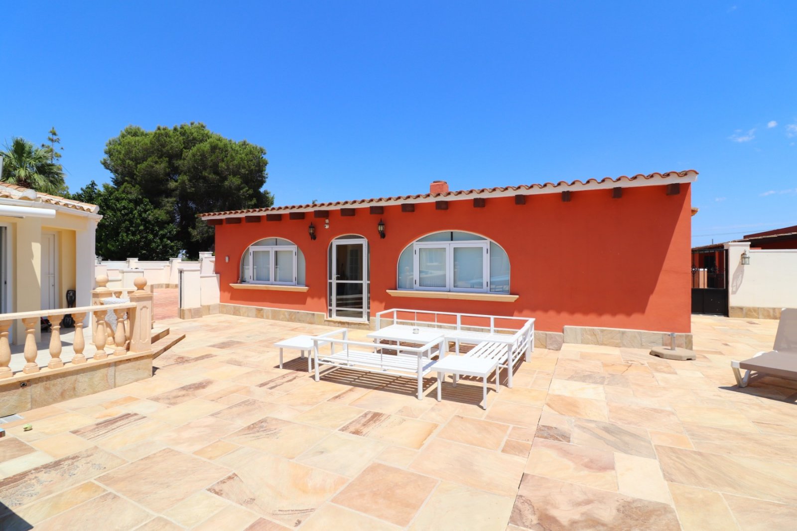 Charmante Landvilla mit Outdoor-Küche und Pool