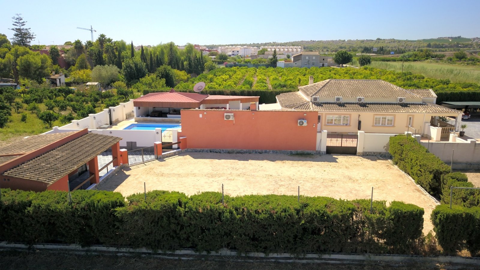 Charmante Landvilla mit Outdoor-Küche und Pool