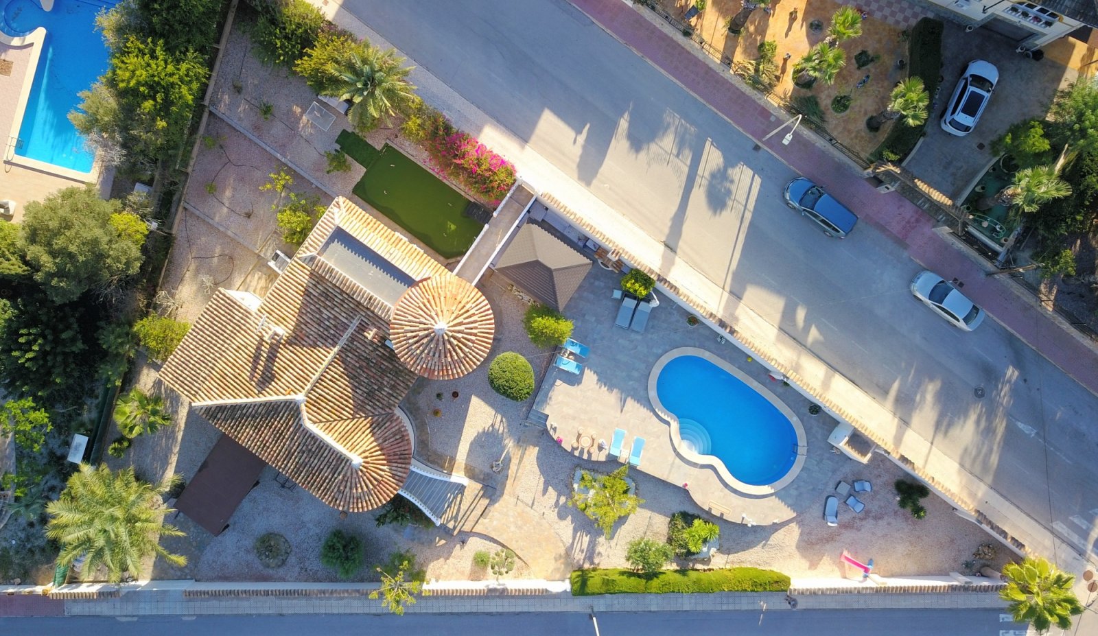   This Remarkable, West Facing, Corner, Five Bedroom Detached Villa in Lomas de La Juliana is located in a prominent position on the Costa Blanca S...