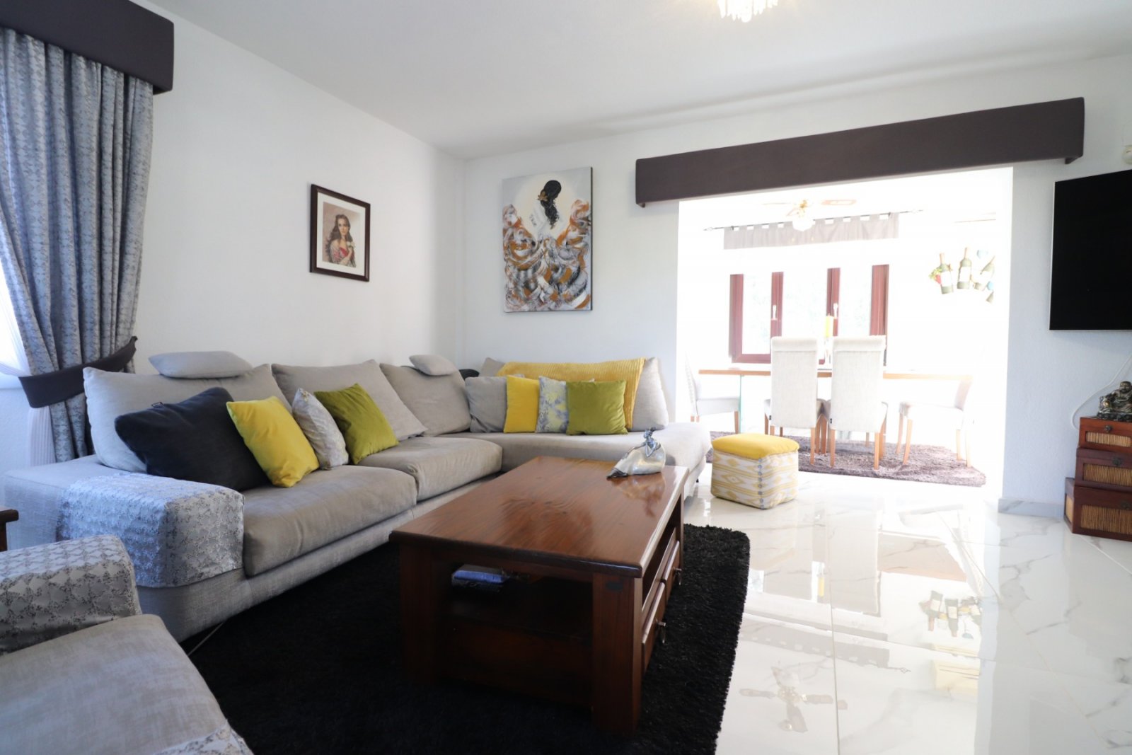  This Remarkable, West Facing, Corner, Five Bedroom Detached Villa in Lomas de La Juliana is located in a prominent position on the Costa Blanca S...