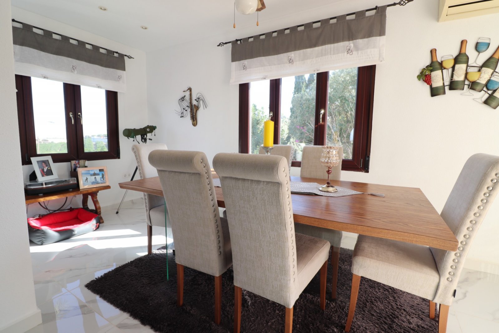   This Remarkable, West Facing, Corner, Five Bedroom Detached Villa in Lomas de La Juliana is located in a prominent position on the Costa Blanca S...
