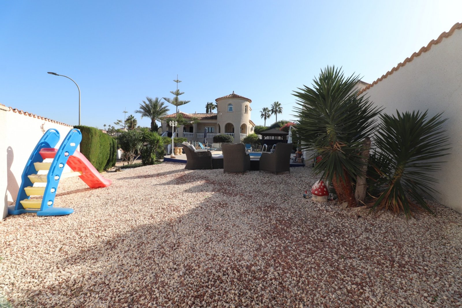   This Remarkable, West Facing, Corner, Five Bedroom Detached Villa in Lomas de La Juliana is located in a prominent position on the Costa Blanca S...