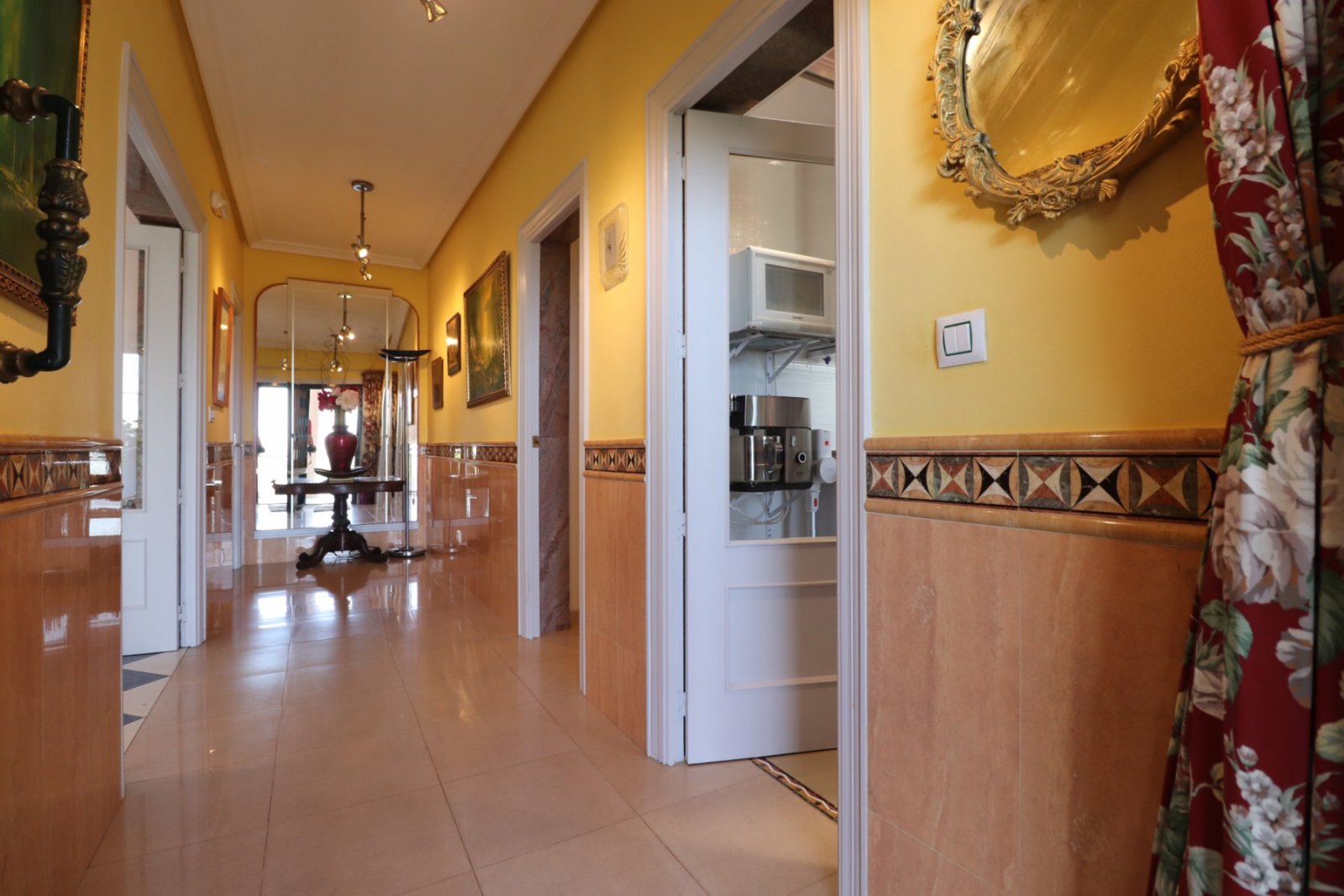   This Incredible, Three Bedroom, Detached Villa in Lomas de la Juliana is located in a prestigious residential area, just a 5-minute drive from Al...