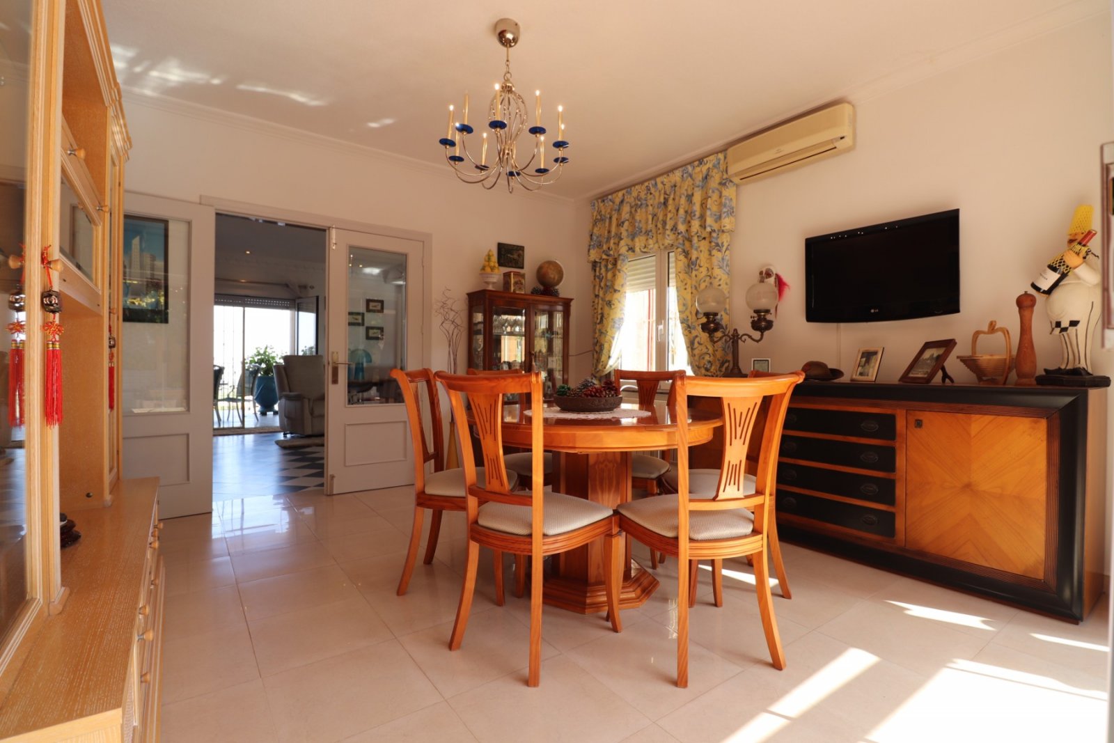   This Incredible, Three Bedroom, Detached Villa in Lomas de la Juliana is located in a prestigious residential area, just a 5-minute drive from Al...