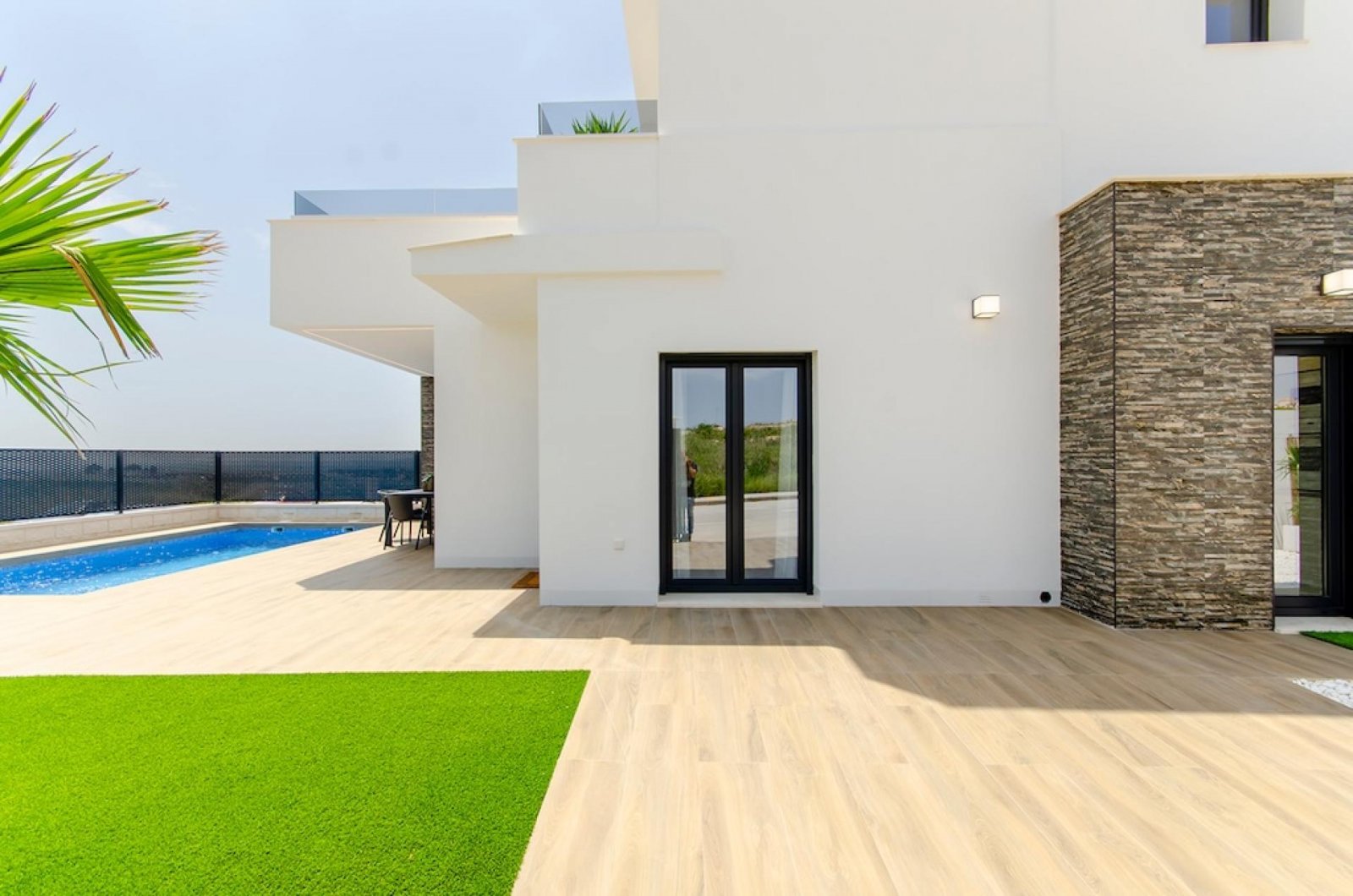 <p>Villa provided with 3 Bedrooms and 3 Bathrooms, private swimming pool and parking space on own plot. </p><p>Modern villas on spacious plots. Loc...