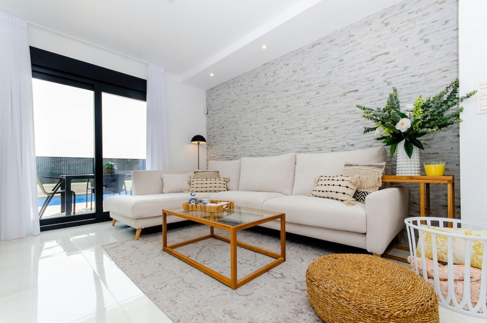<p>Villa provided with 3 Bedrooms and 3 Bathrooms, private swimming pool and parking space on own plot. </p><p>Modern villas on spacious plots. Loc...