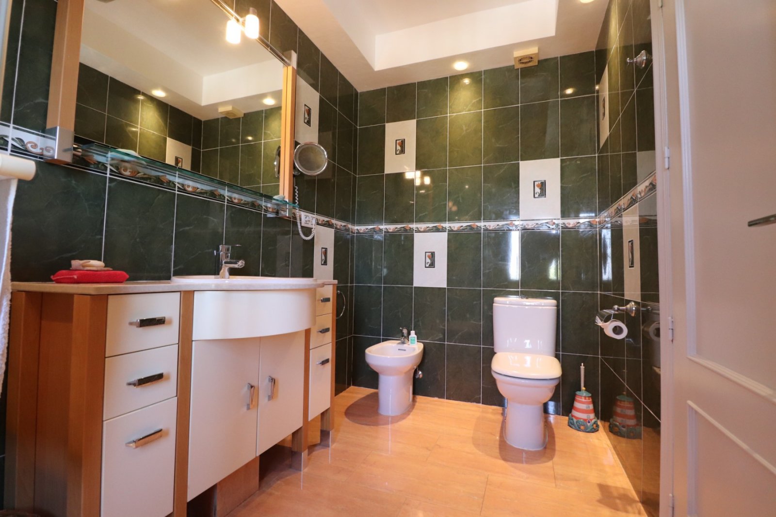   This Incredible, Three Bedroom, Detached Villa in Lomas de la Juliana is located in a prestigious residential area, just a 5-minute drive from Al...