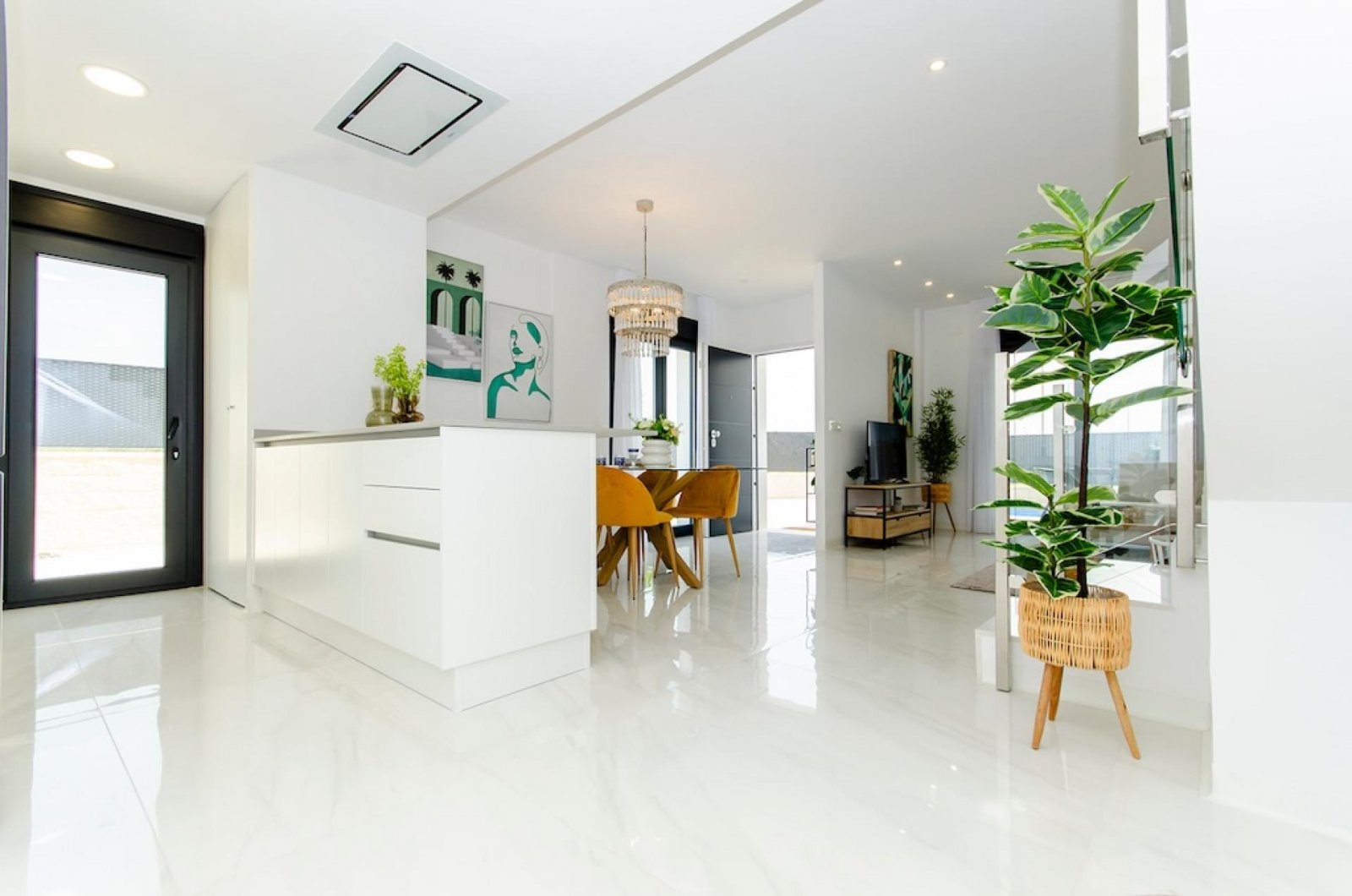 <p>Villa provided with 3 Bedrooms and 3 Bathrooms, private swimming pool and parking space on own plot. </p><p>Modern villas on spacious plots. Loc...