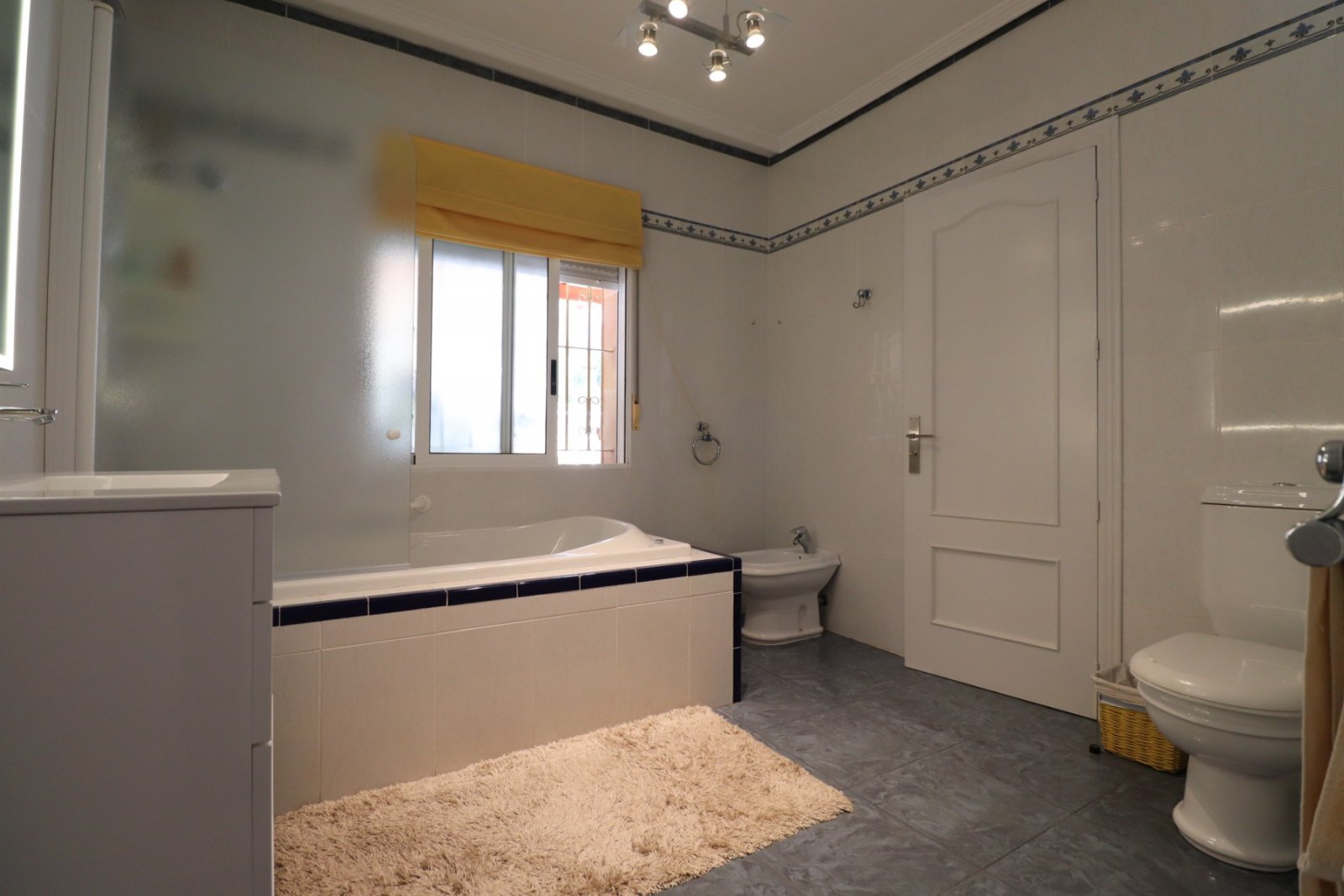   This Incredible, Three Bedroom, Detached Villa in Lomas de la Juliana is located in a prestigious residential area, just a 5-minute drive from Al...