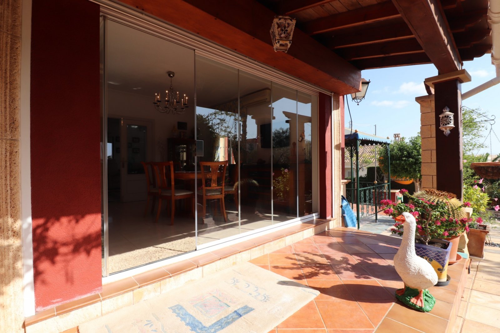   This Incredible, Three Bedroom, Detached Villa in Lomas de la Juliana is located in a prestigious residential area, just a 5-minute drive from Al...