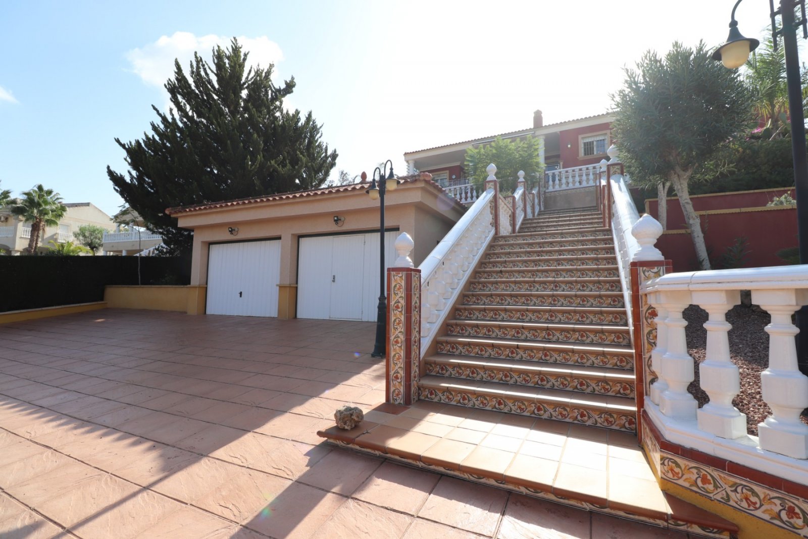   This Incredible, Three Bedroom, Detached Villa in Lomas de la Juliana is located in a prestigious residential area, just a 5-minute drive from Al...