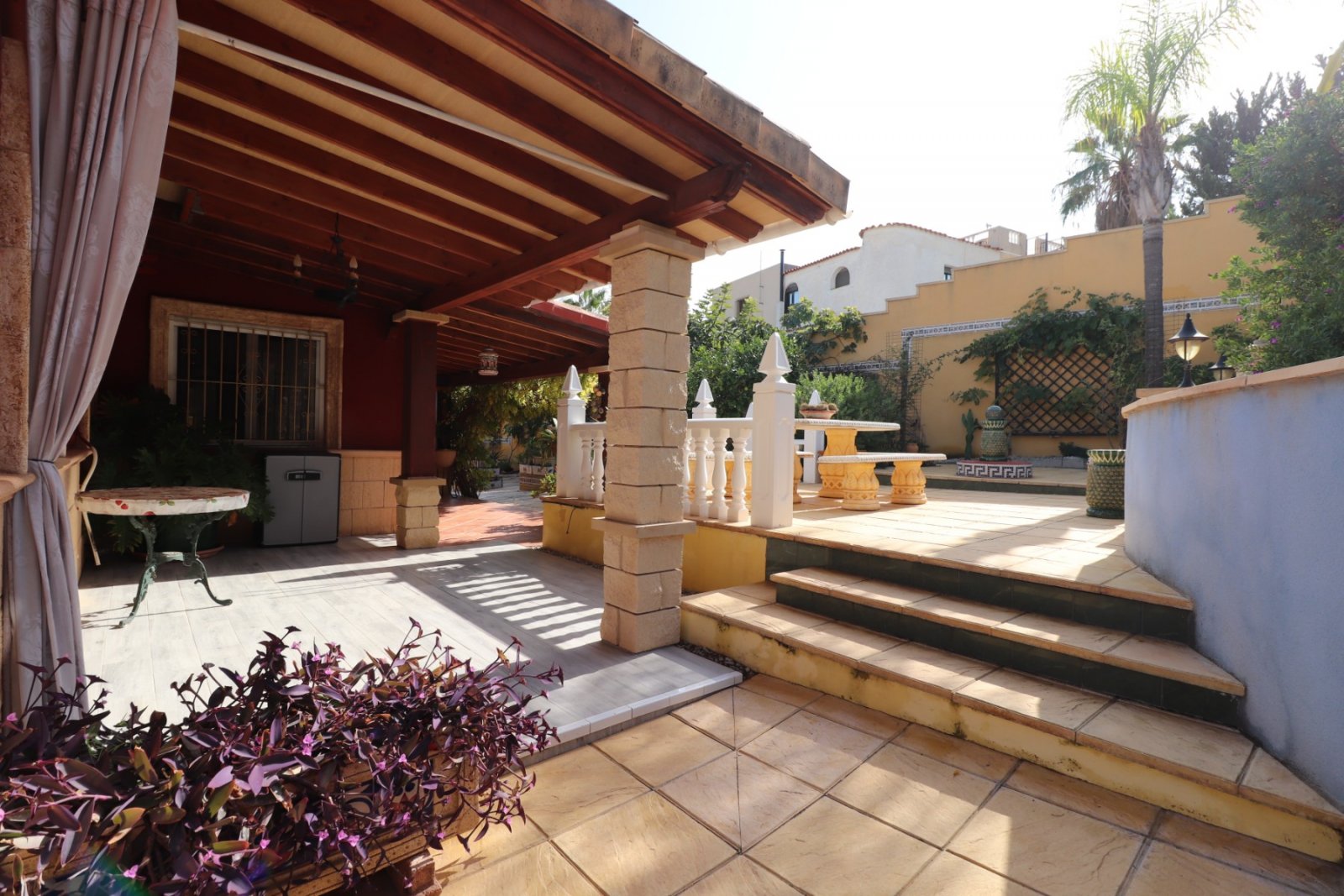   This Incredible, Three Bedroom, Detached Villa in Lomas de la Juliana is located in a prestigious residential area, just a 5-minute drive from Al...
